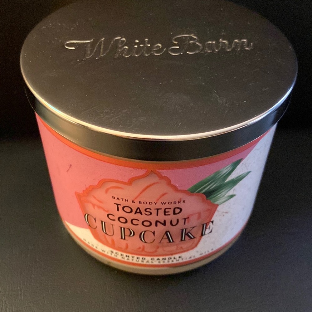 🆕 TOASTED COCONUT CUPCAKE 🥥🧁 - RARE 3 Wick Bath & Body Works - Baked Goods